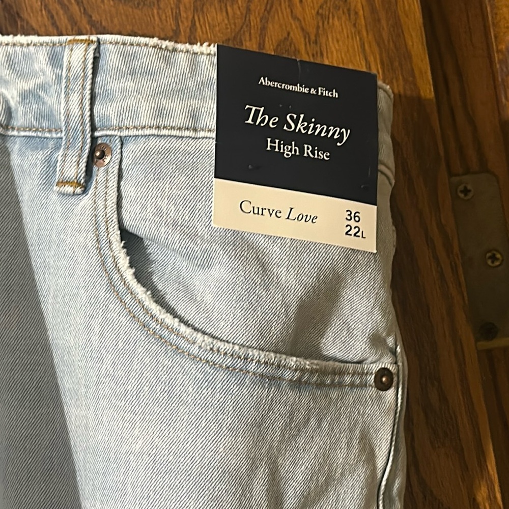 NWT Abercrombie Curve Love The Skinny High Rise 36/22